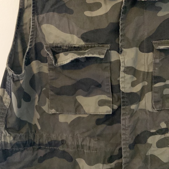 LOVE TREE SAFARI CAMOUFLAGE MILITARY UTILITY CAMO VEST - Picture 3 of 4